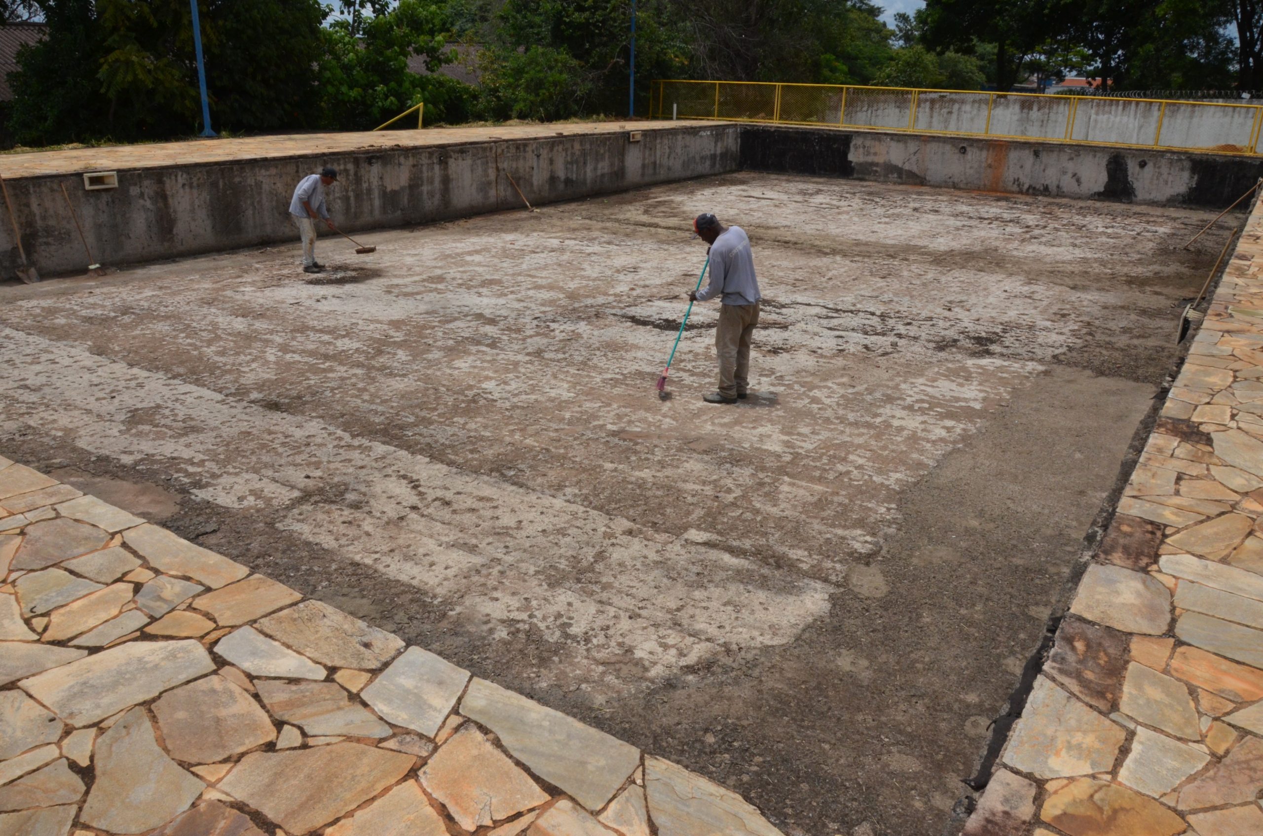 Piscina do Centro Esportivo do Santa Teresinha, em Franca, passa por reforma