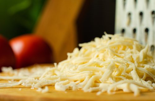 Saiba qual é o queijo que contém mais cálcio do que um copo de leite - Jornal da Franca