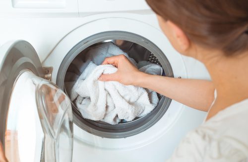 Veja três dicas mágicas para lavar suas roupas rapidinho sem danificar as peças - Jornal da Franca