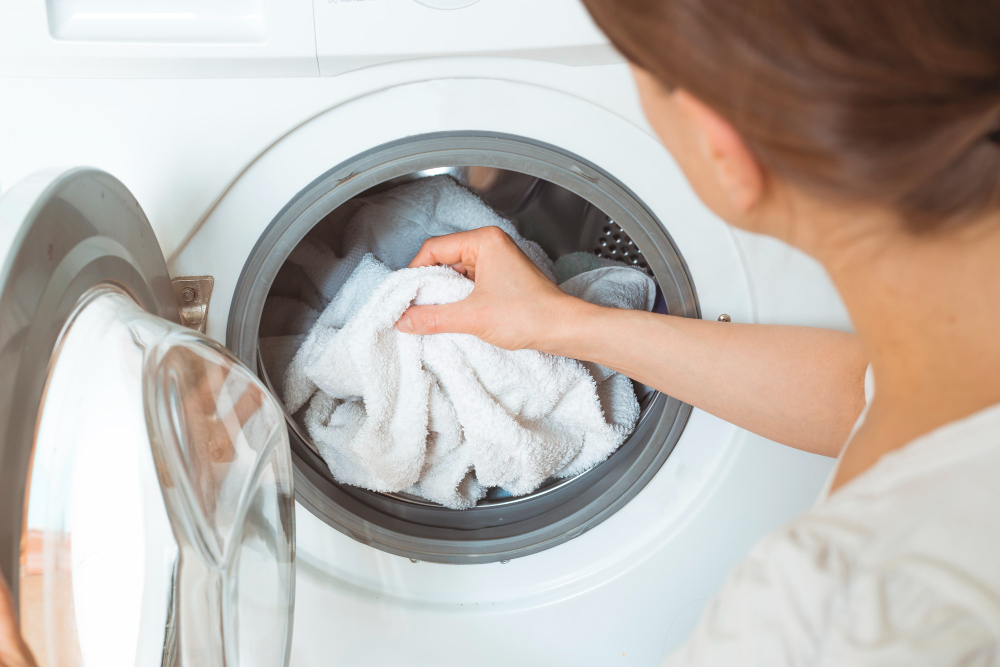 Veja três dicas mágicas para lavar suas roupas rapidinho sem danificar as peças