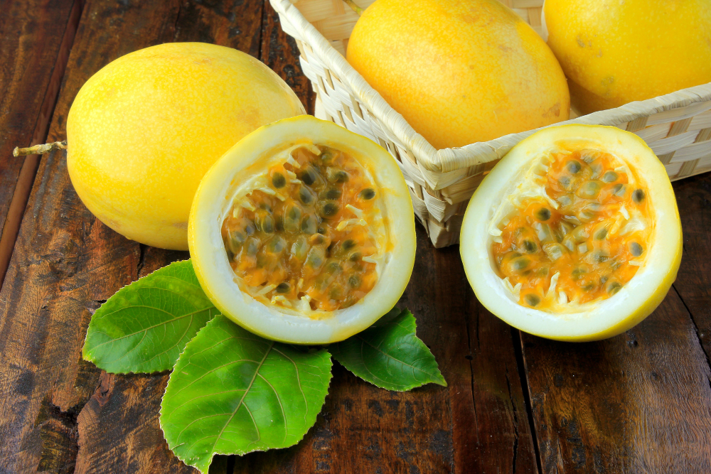Tem uma fruta acessível que “bloqueia” absorção de gordura pelo corpo; saiba qual