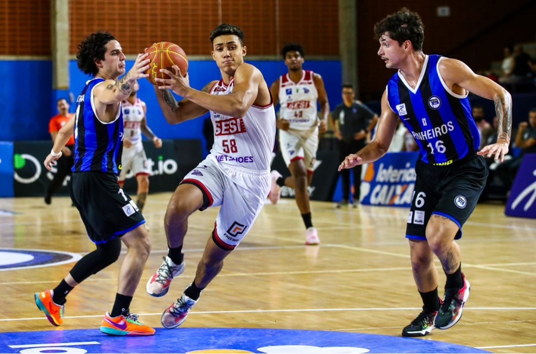 Sesi Franca ganha bem do Pinheiros em SP e chega à quinta vitória seguida pelo NBB