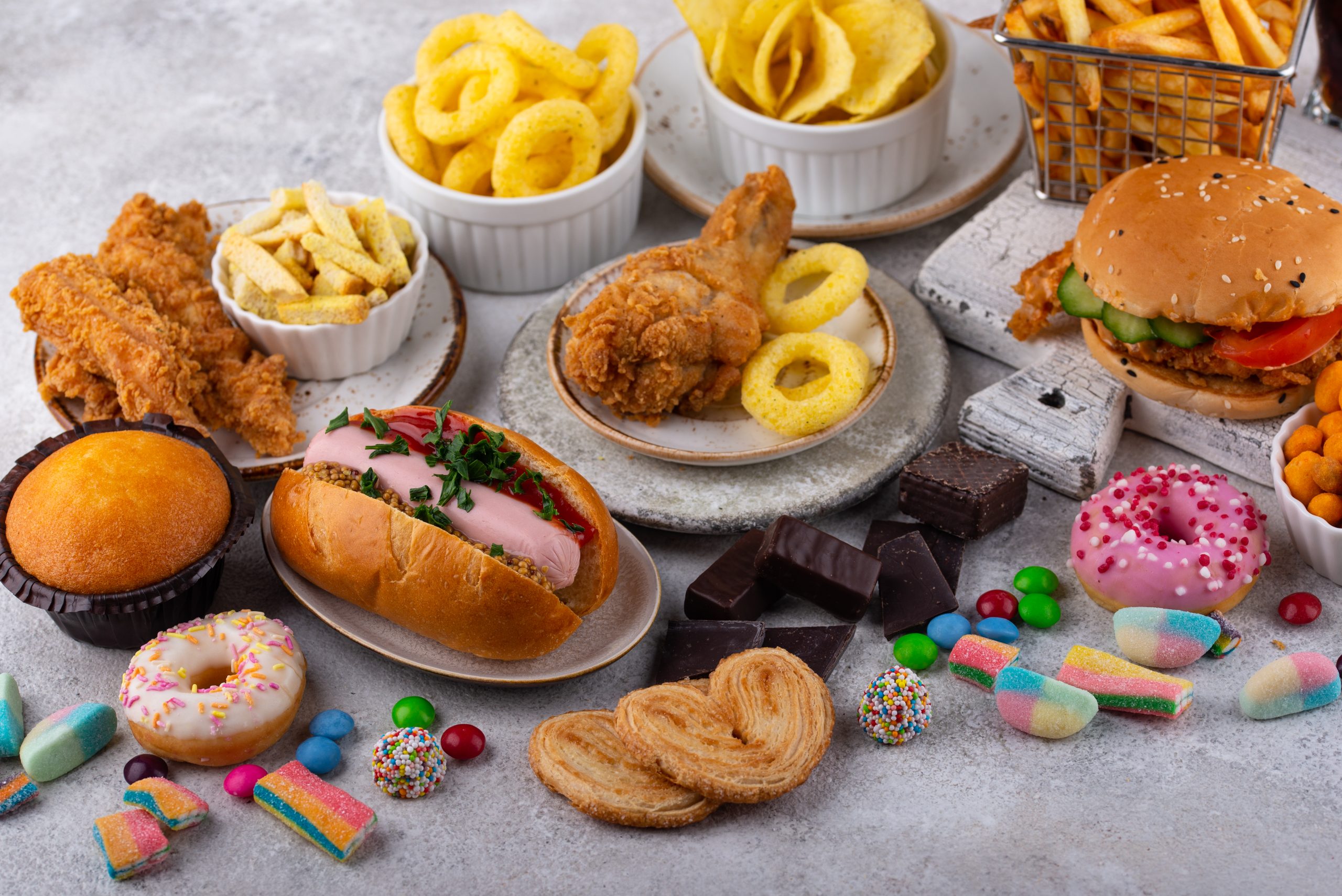 Fast food: Estudo brasileiro afirma que ultraprocessados afetam a saúde mental