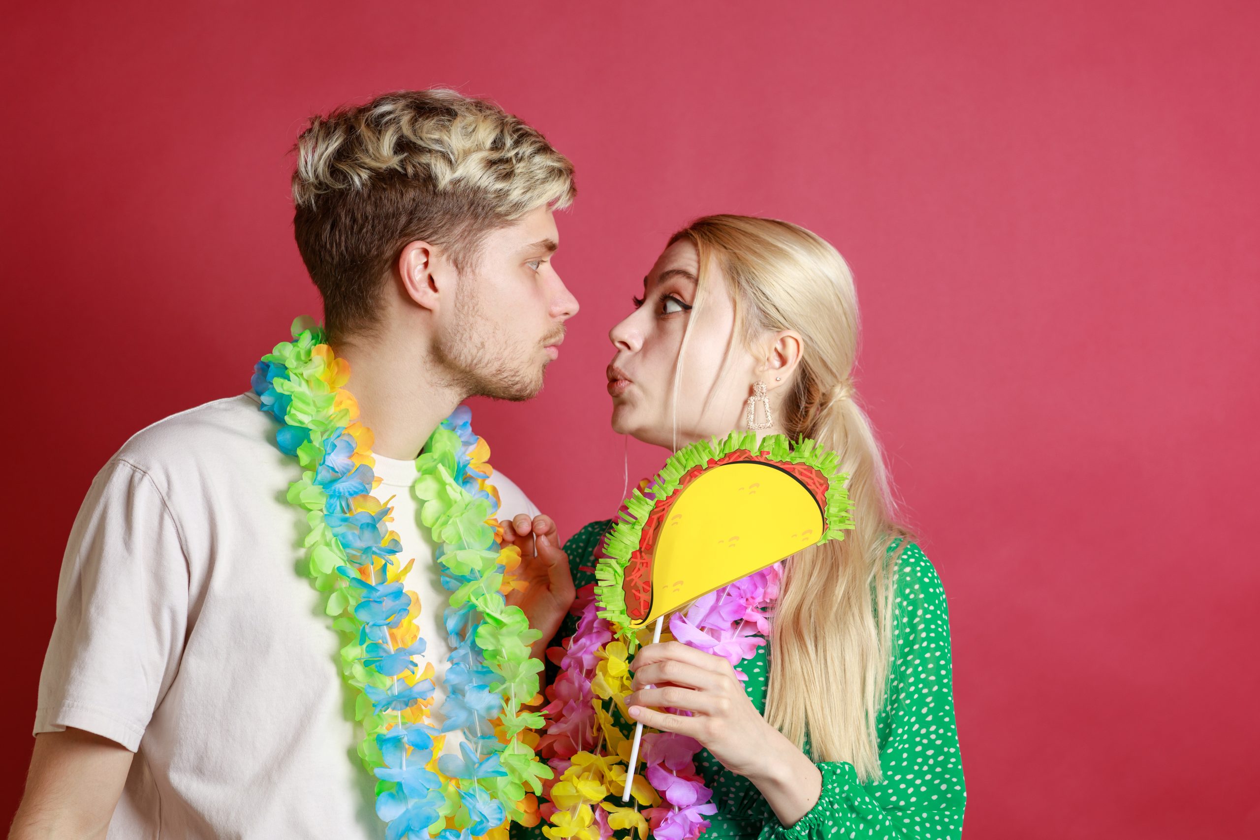 Dentista recomenda não beijar desconhecidos no Carnaval; saiba o motivo