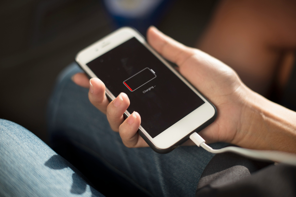 Quer que a bateria do seu celular dure mais? Veja este truque antes de carregar