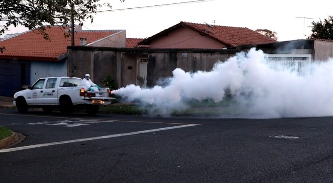 Você sabe se é eficaz e como funciona o fumacê para combater a dengue?