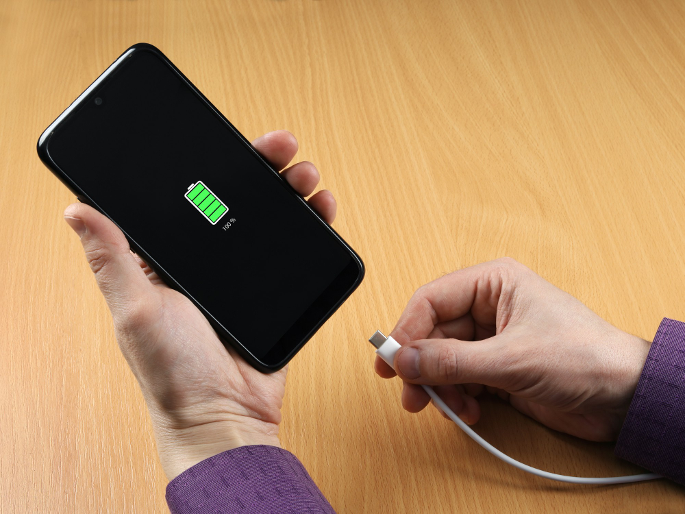 Porque carregar seu celular até 100% de carga pode ser um erro. Veja as dicas