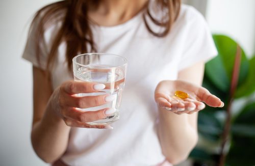 Água, café, suco ou refri: como você toma medicamentos pode interferir na eficácia - Jornal da Franca