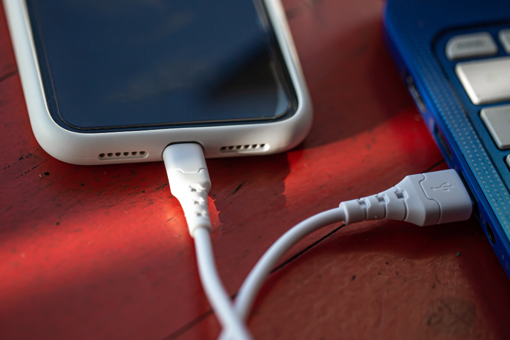 Botão secreto faz seu celular carregar até 10 vezes mais rápido; você já usa?