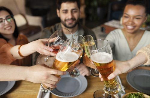 Por que ninguém aparece bebendo nos comerciais de bebida alcoólica? - Jornal da Franca