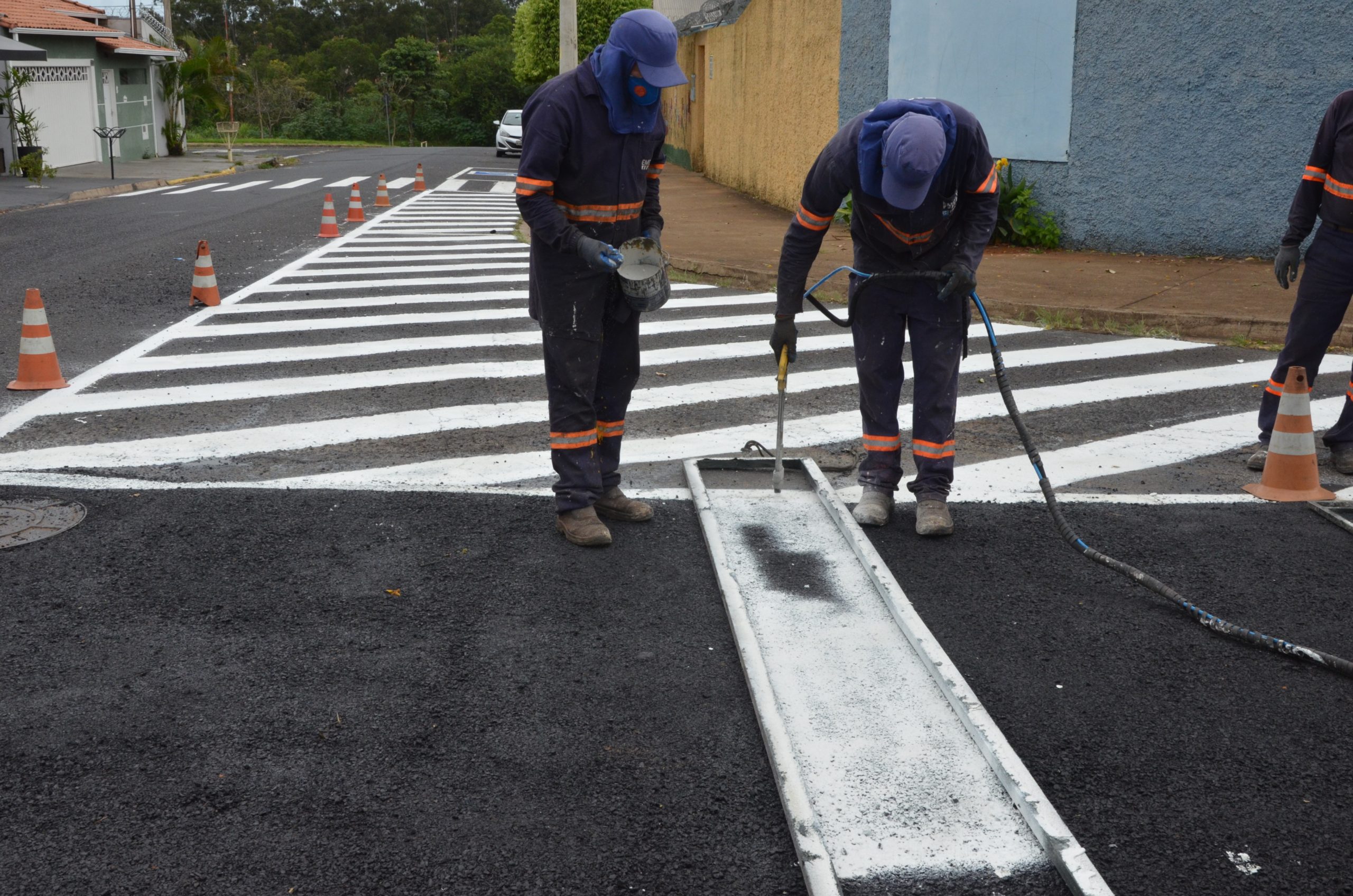 Ruas de vários bairros de Franca recebem reforço na sinalização viária