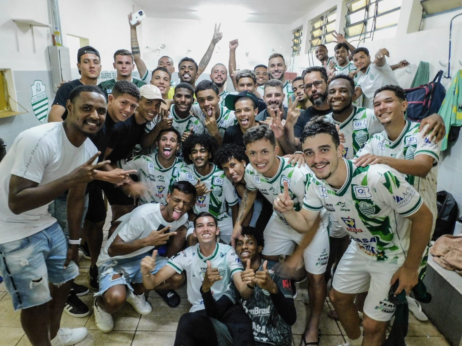 Elenco da Francana treina e viaja para encarar o Barbarense pelo Paulista da A-4