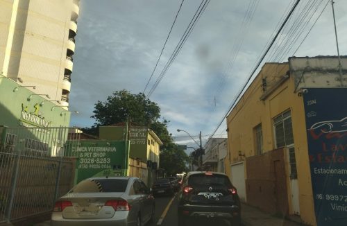 Semáforos do Centro dão defeito e o trânsito fica confuso em esquina movimentada - Jornal da Franca