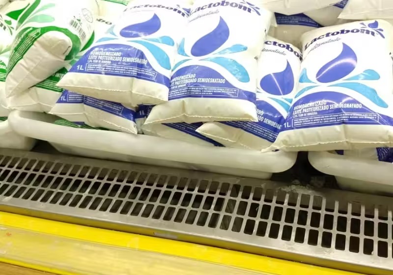 Leite de saquinho está de volta com tudo: preço menor e ainda mais sustentável