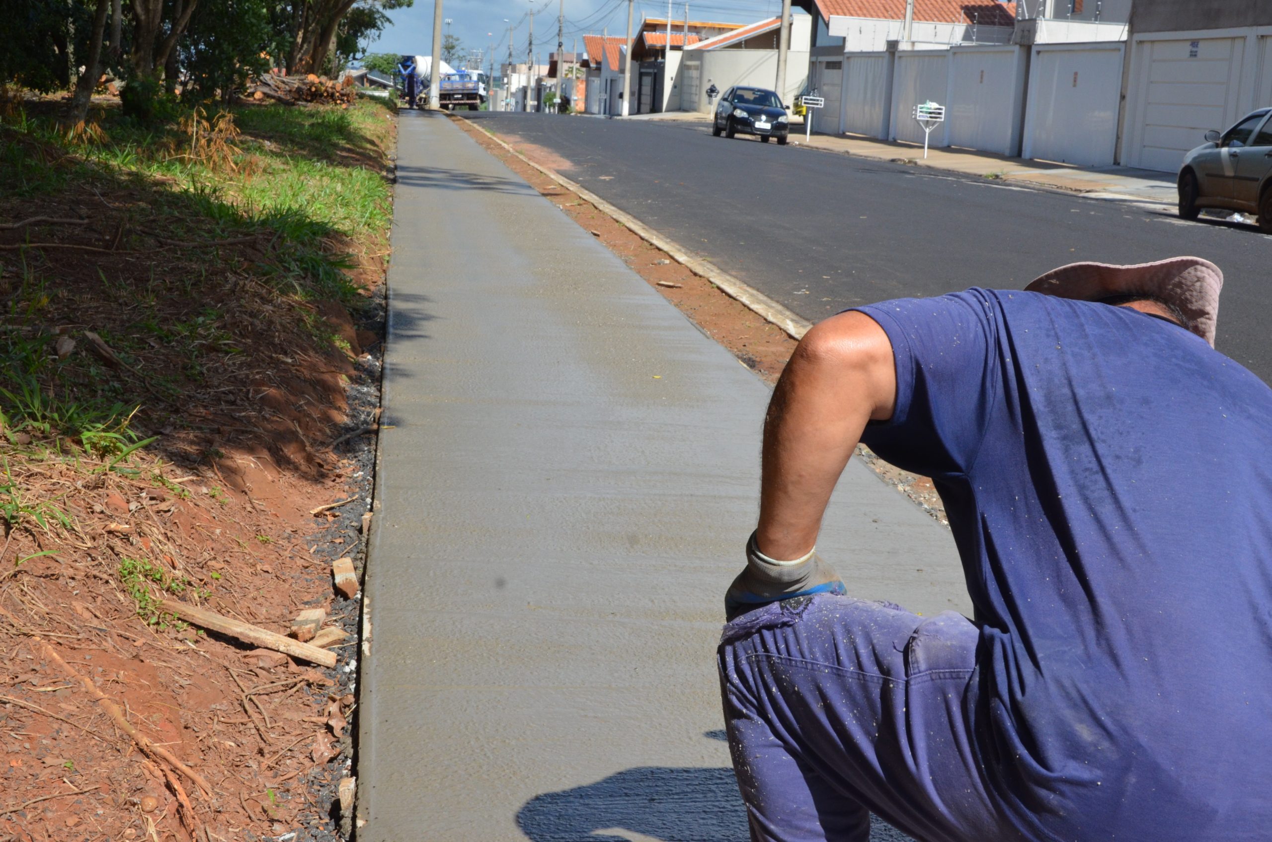 Calçada Segura: Rua dos Pracinhas, na Região Sul de Franca, recebe novo calçamento