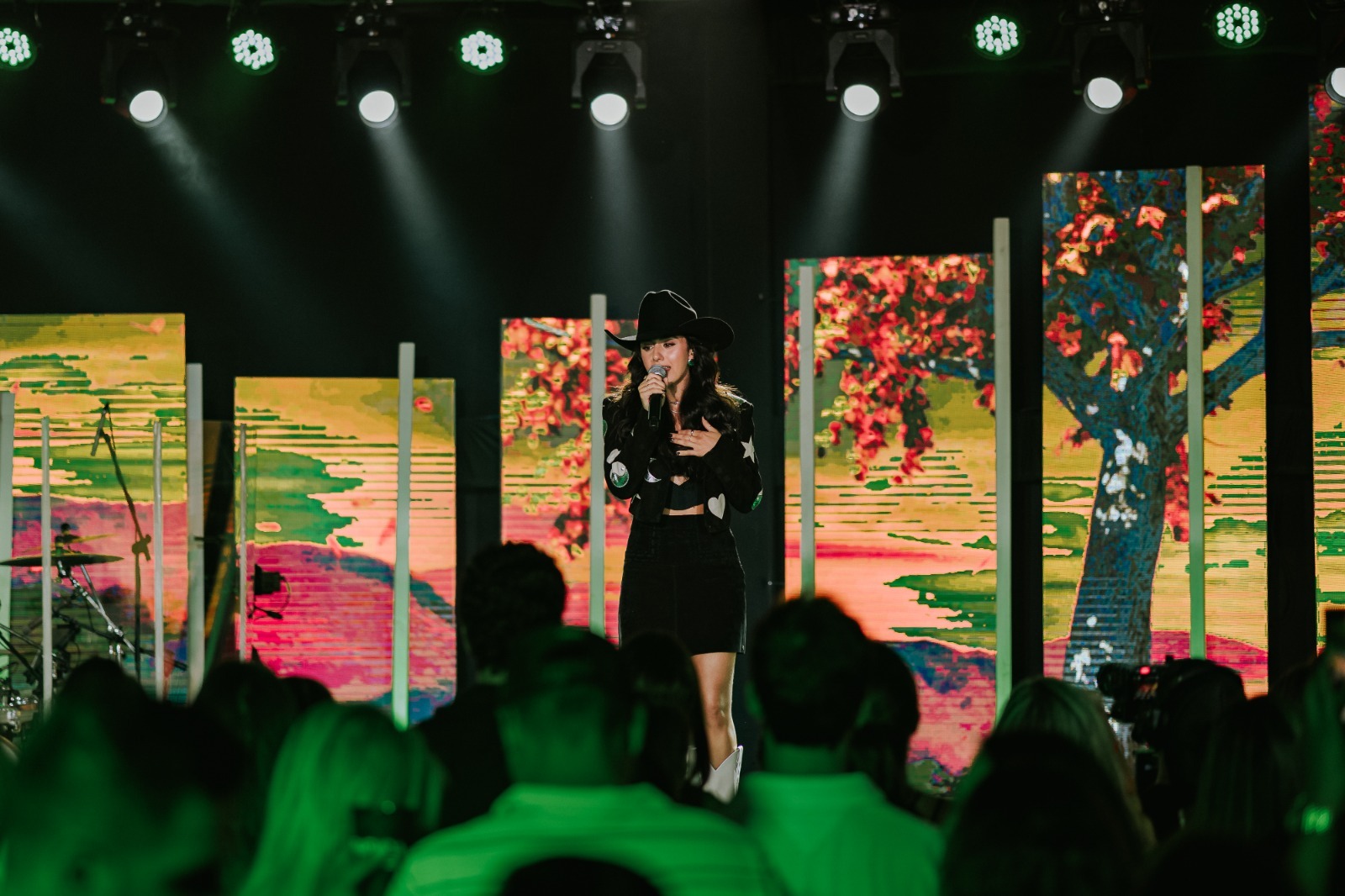 Rafaela Neves lança seu primeiro single “Tô Nem Aí”. Assista ao vídeo aqui