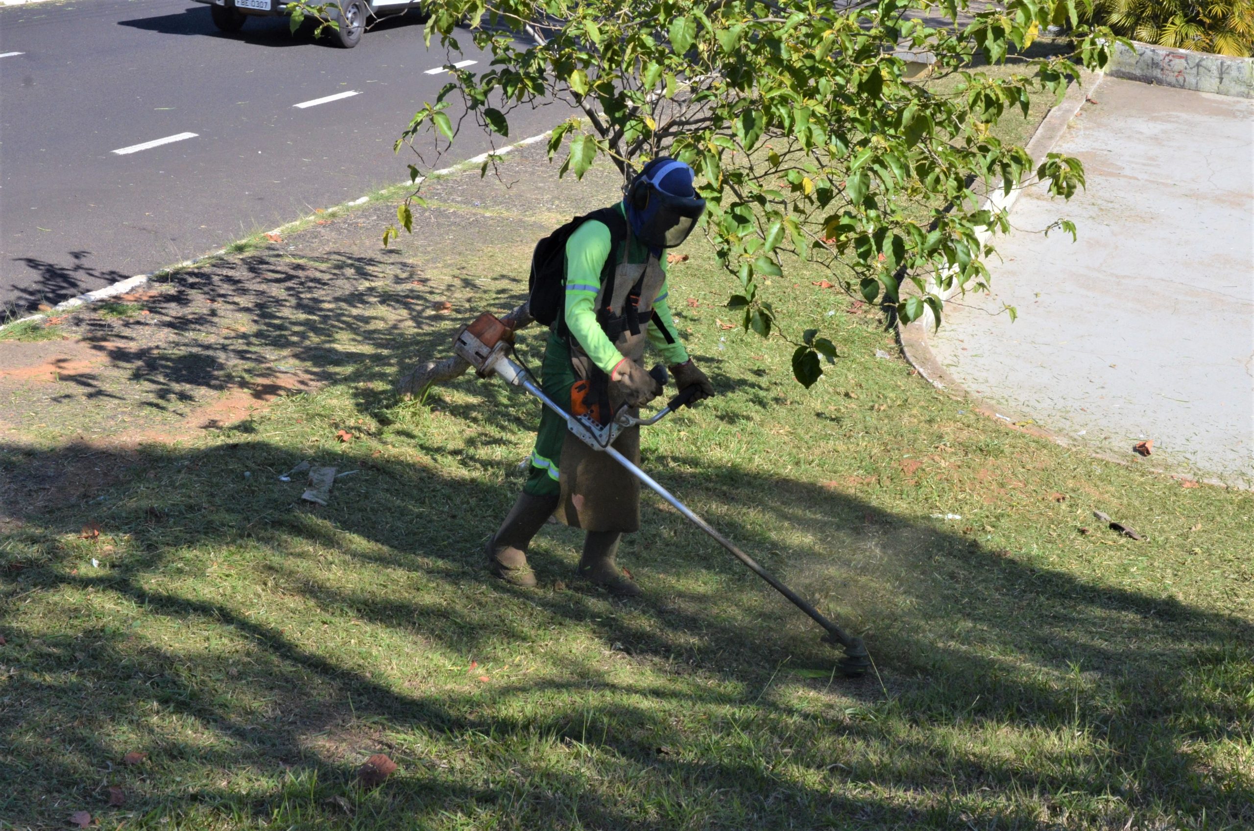 Em Franca, limpeza diária de áreas públicas segue por diversas regiões da cidade