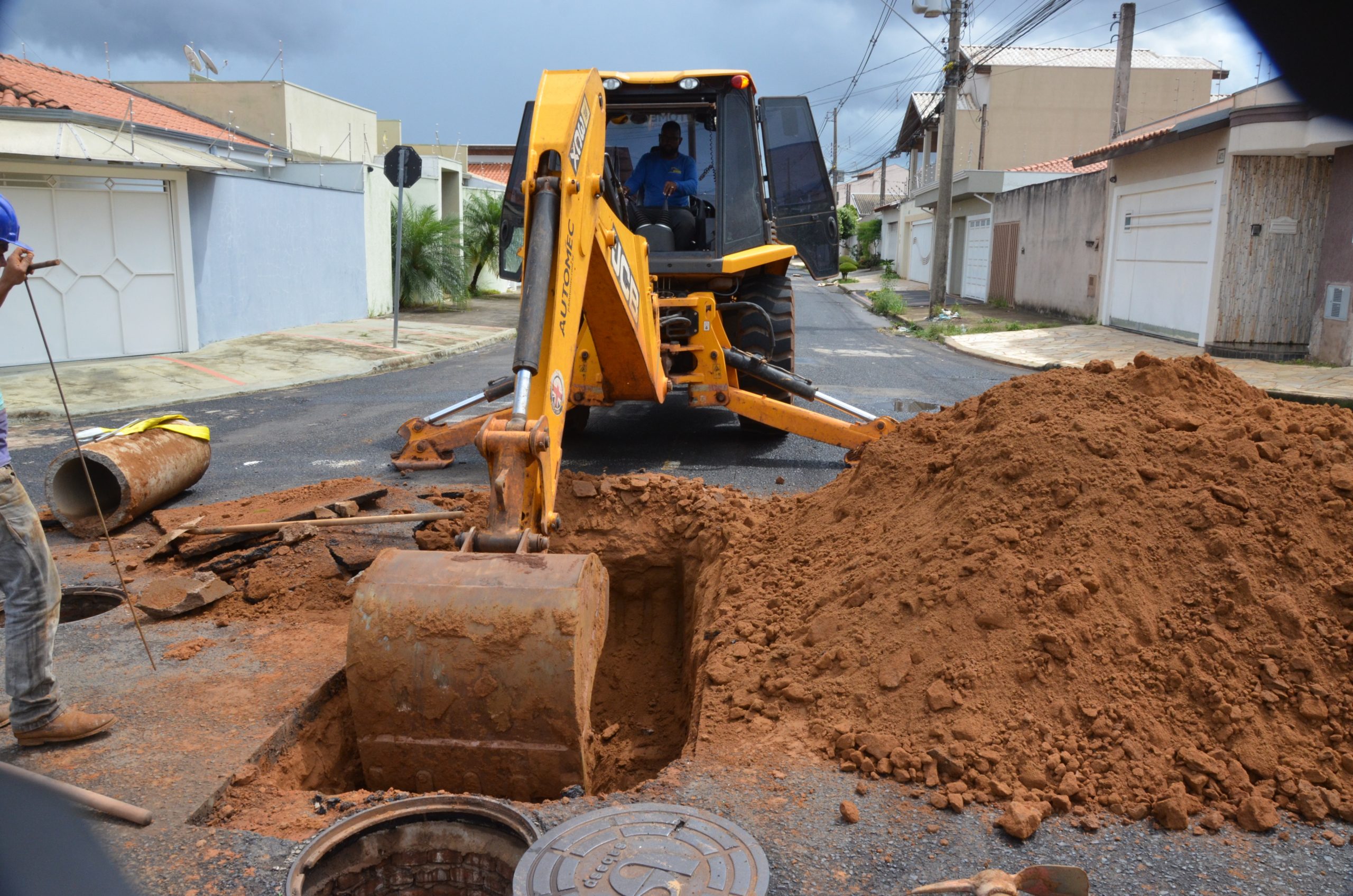 Galerias pluviais do Franville e Jardim Palestina passam por obras de drenagem