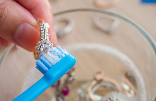 Conheça uma mistura simples e caseira para limpar suas joias sem danificá-las - Jornal da Franca