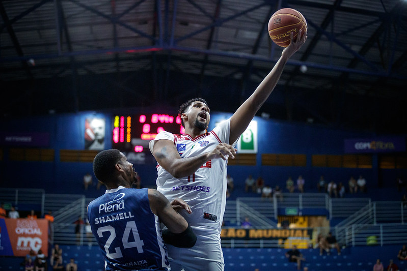 Sesi Franca passa sufoco, mas vence o Mogi Basquete e segue na vice-liderança do NBB