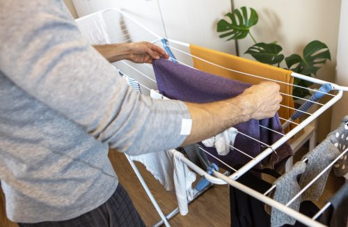 Existe uma maneira simples de secar roupa quando estiver com muita pressa - Jornal da Franca