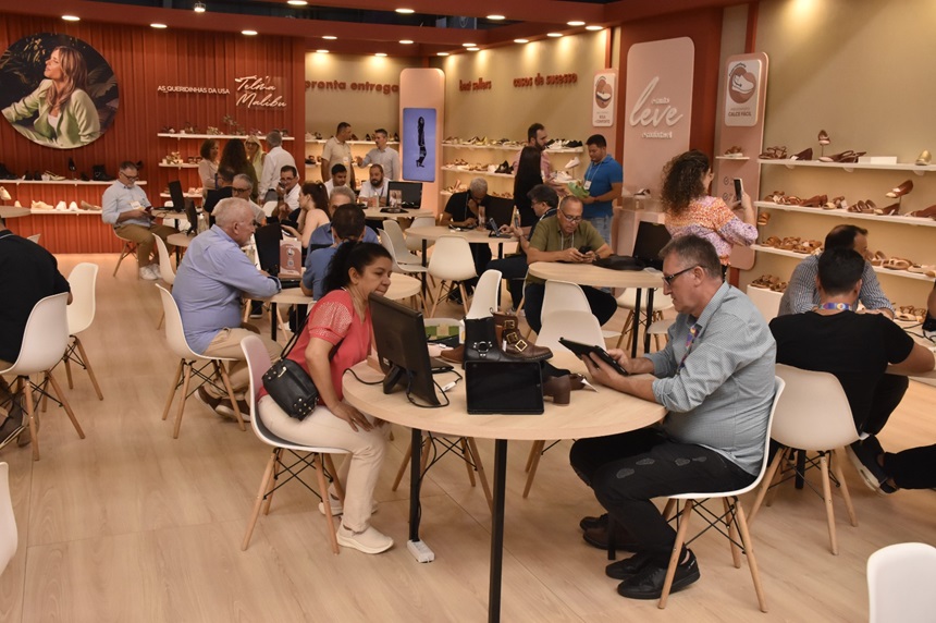 Fábricas de calçados poderão expor e vender produtos em feira nos Estados Unidos