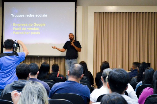 Acif lança “Meu Primeiro Anúncio, um curso de tráfego pago para quem é iniciante