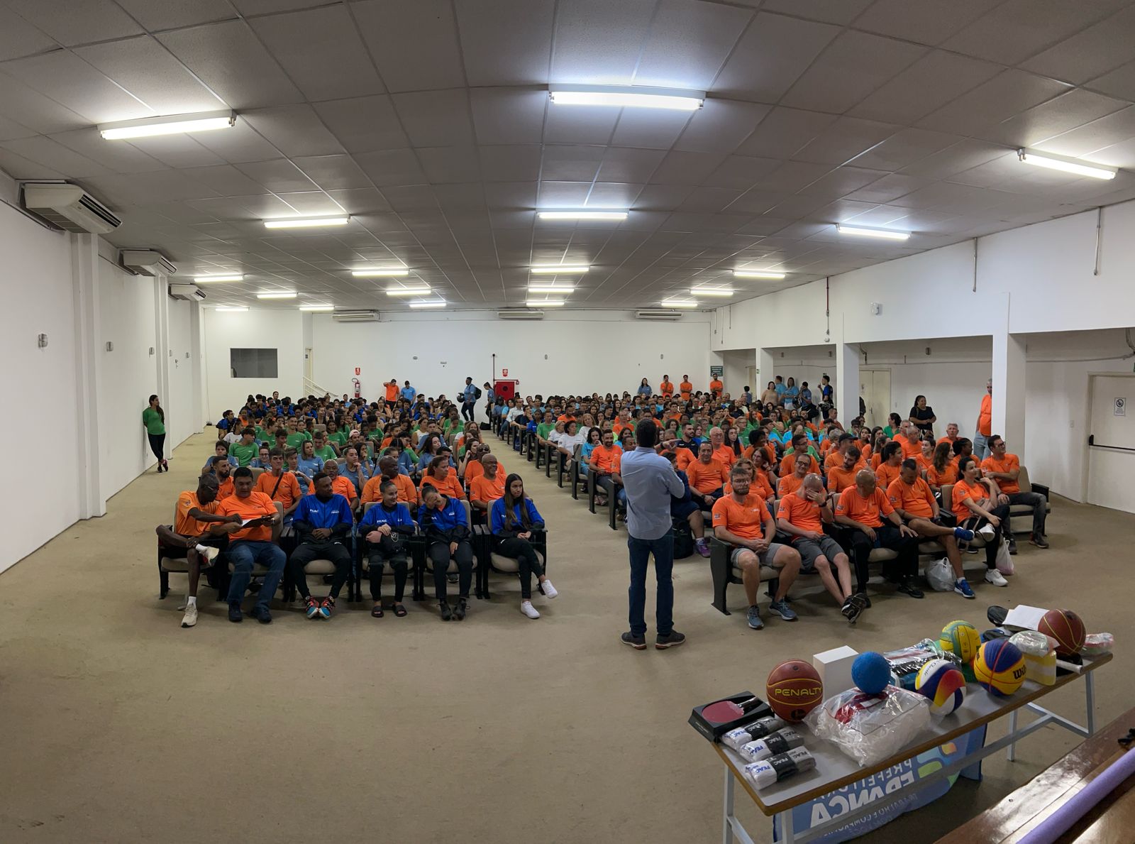 Equipes francanas de representação recebem novos uniformes da FEAC