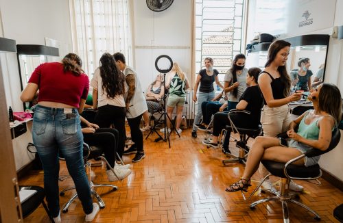 Buscando qualificação? Fussol abre inscrições para curso de Maquiagem Profissional - Jornal da Franca