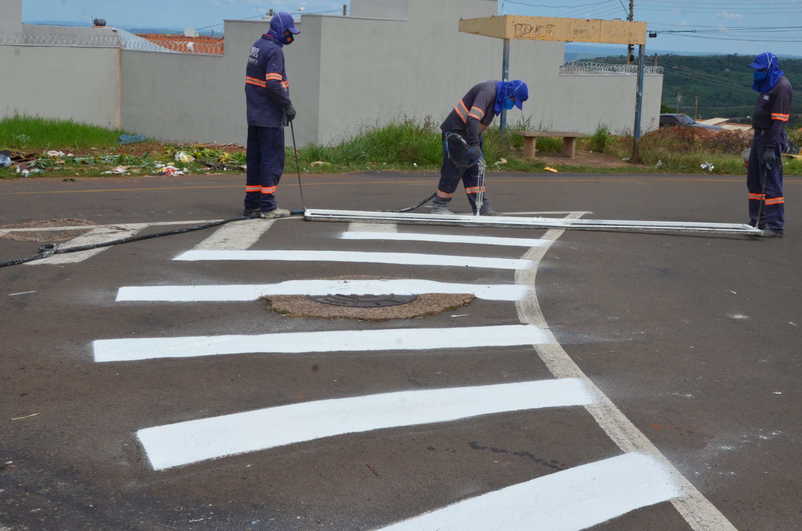 Sinalização: placas são instaladas e pintura vem sendo reforçada nas vias de Franca