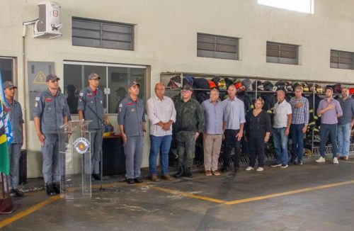Vereadores acompanham a entrega de equipamentos ao Corpo de Bombeiros de Franca - Jornal da Franca