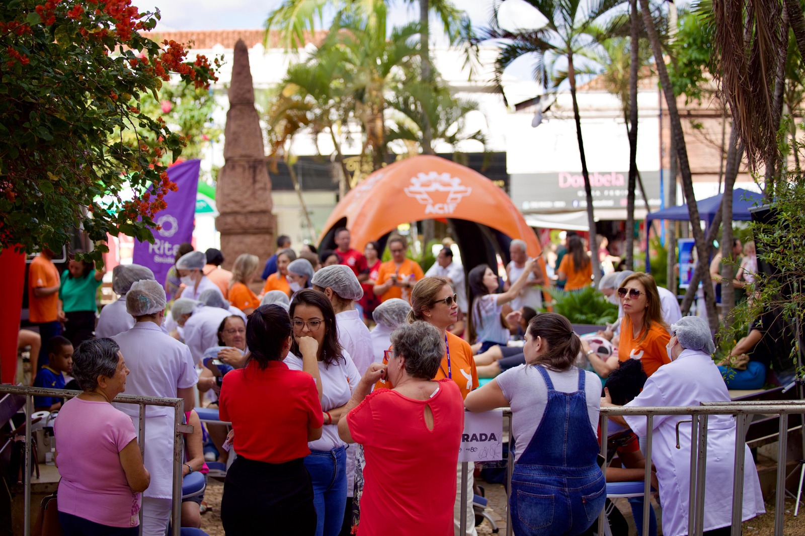 ACIF atende mais de 1,2 mil pessoas em evento pelo ‘Dia das Mães’, na Praça Barão
