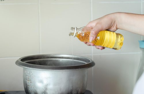 Por que não se deve reaproveitar óleo de fritura? Especialistas explicam os motivos - Jornal da Franca