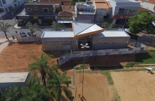 Inauguração: Turistas que vão a Rifaina terão novos banheiros na orla da praia - Jornal da Franca