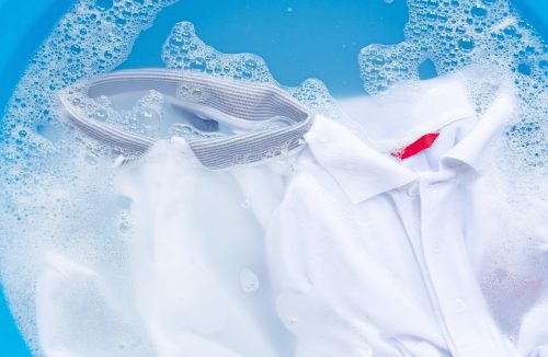 Conheça todas as soluções caseiras para tirar as terríveis manchas de roupas brancas - Jornal da Franca