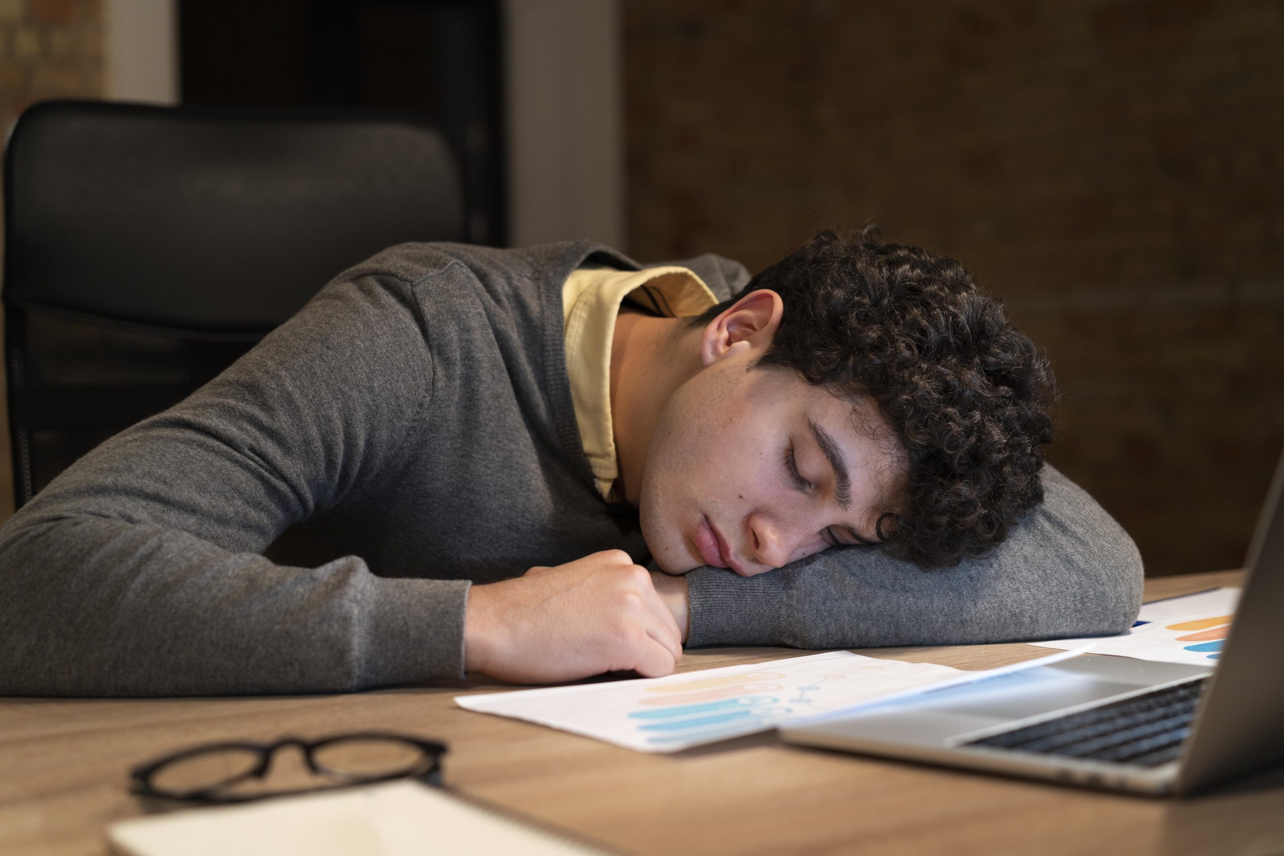 Já teve a sensação de nunca descansar o suficiente? Saiba as causas desse problema