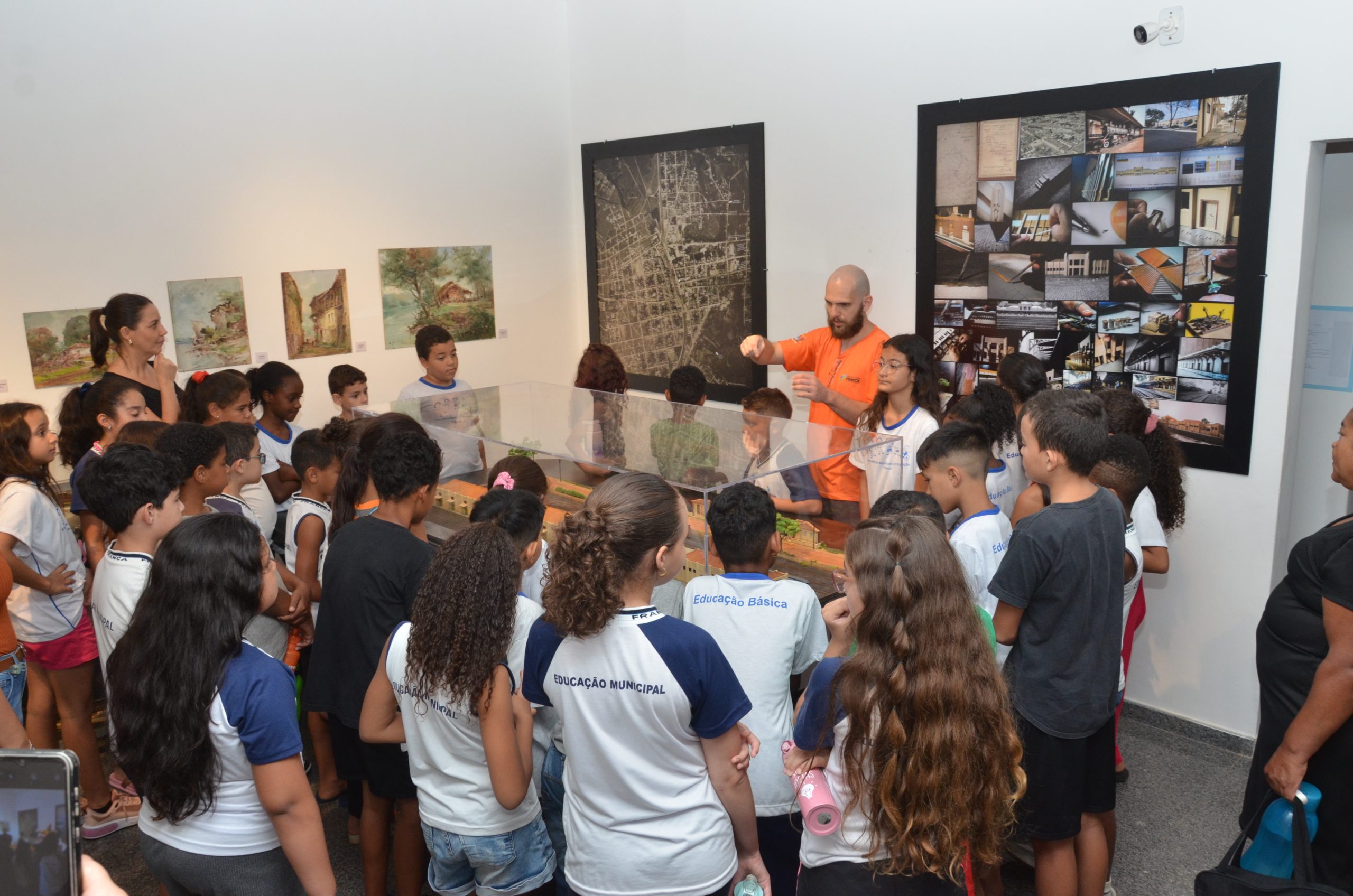 200 anos de Franca: mais de 2.000 estudantes celebram com visita à Casa da Cultura