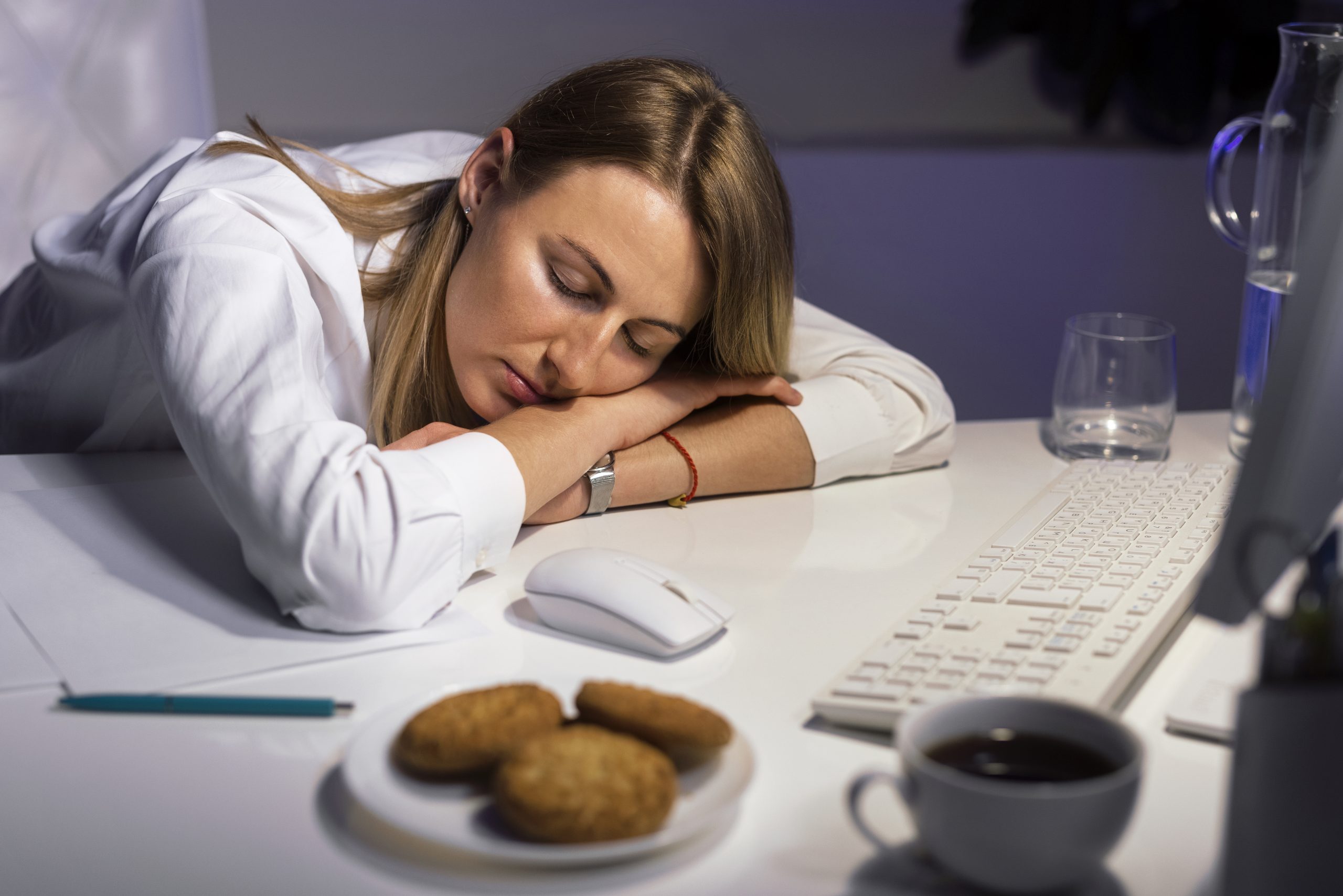Dormindo pouco? Creatina melhora performance mental após noites mal dormidas