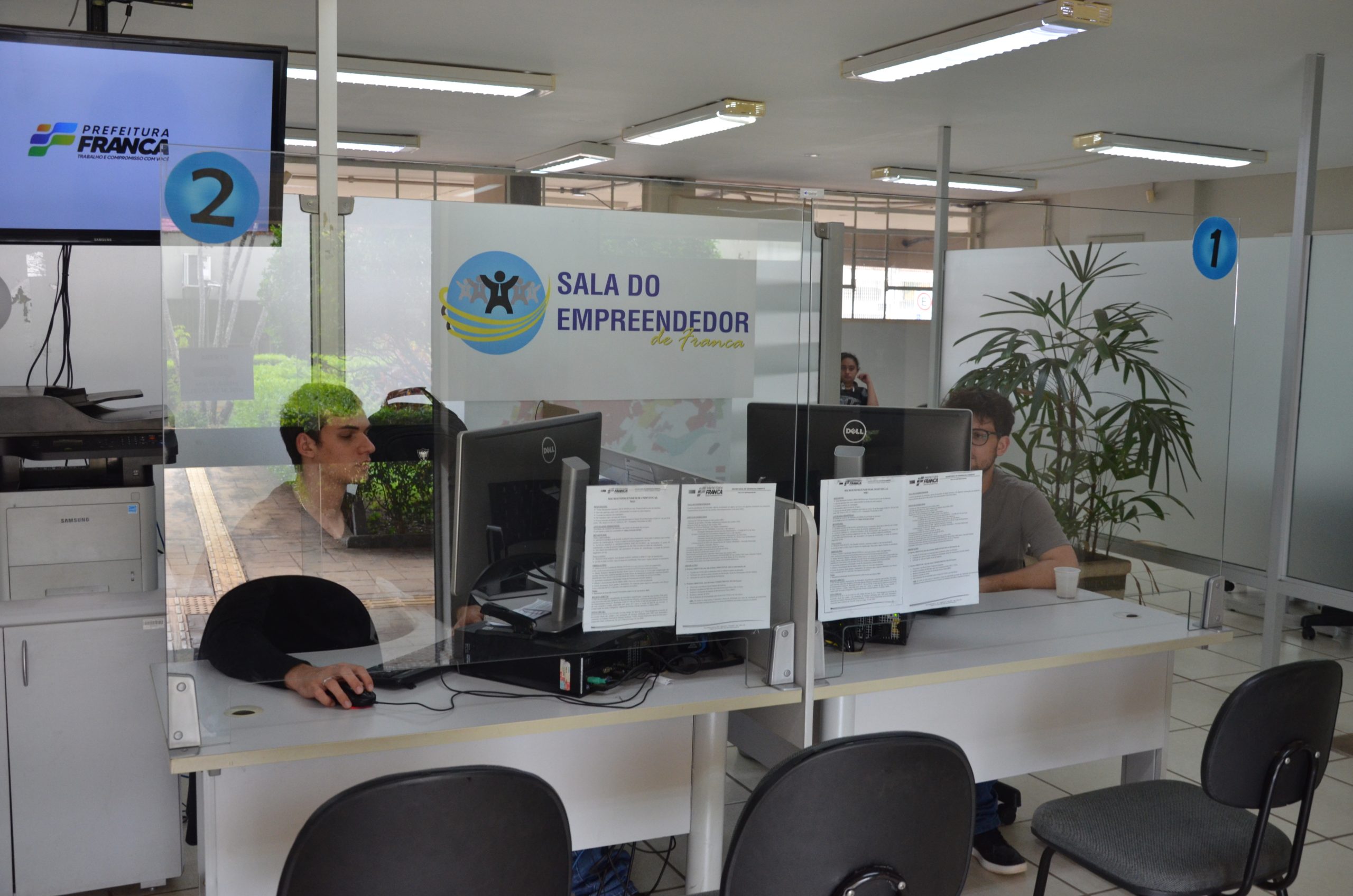 Sala do Empreendedor de Franca auxilia MEIs com Declaração Anual de Faturamento