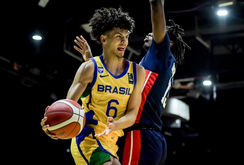 Seleção Brasileira de Basquete enfrenta gigantes canadenses por vaga no Mundial