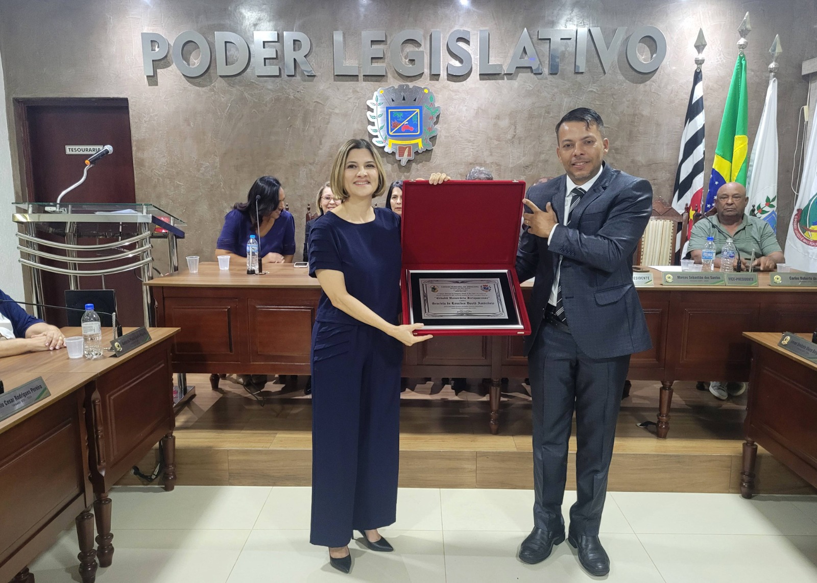 Câmara de Vereadores de Jeriquara presta homenagem para a deputada Graciela