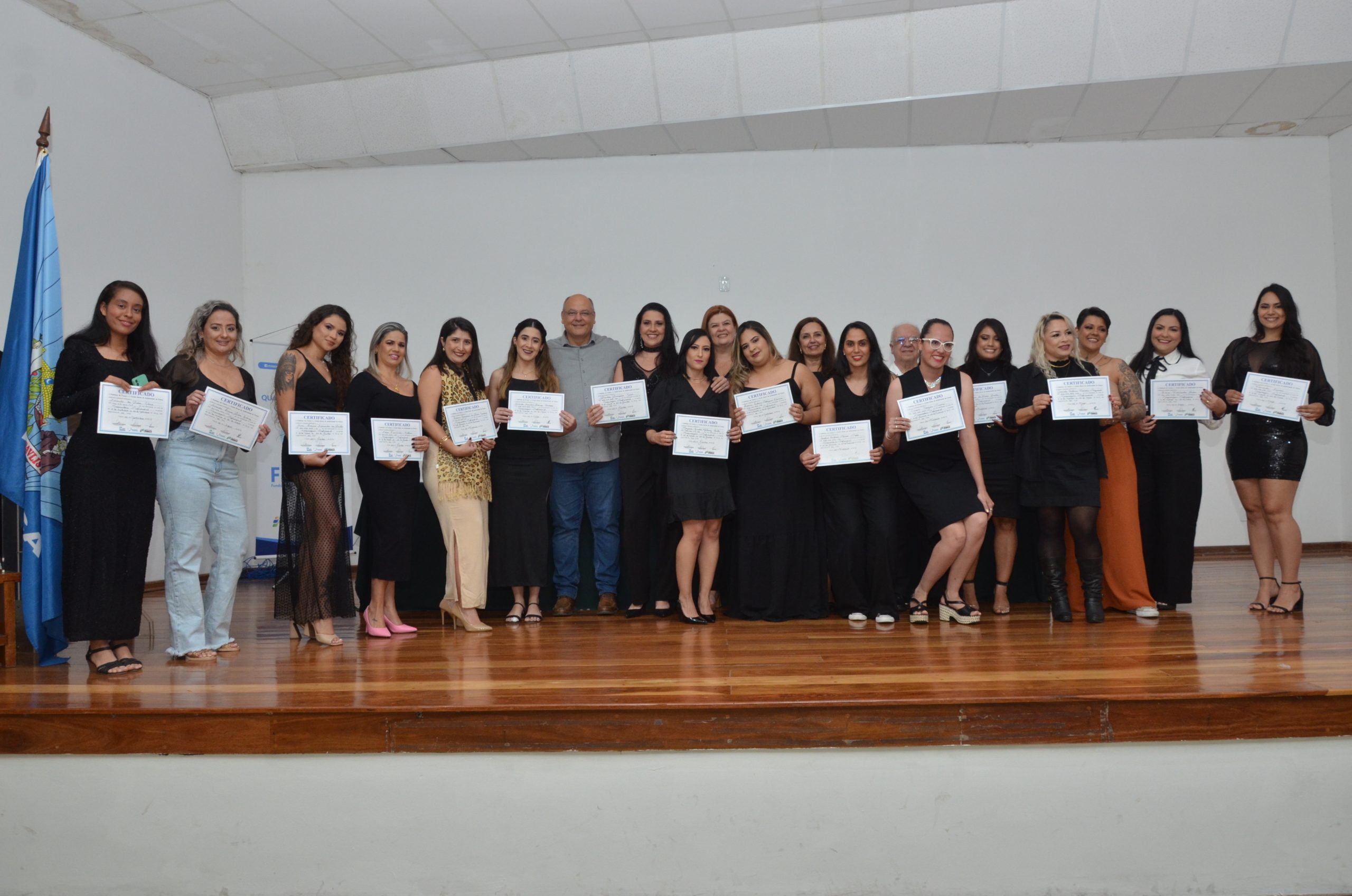Conquista: Fussol certifica mais de 100 alunos em cursos da Escola da Beleza