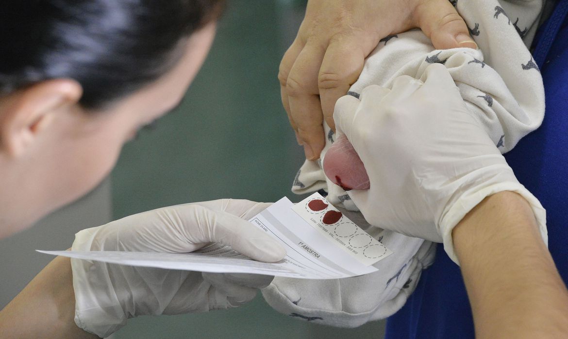 Teste do Pezinho: gotinhas de sangue podem identificar 50 doenças precocemente