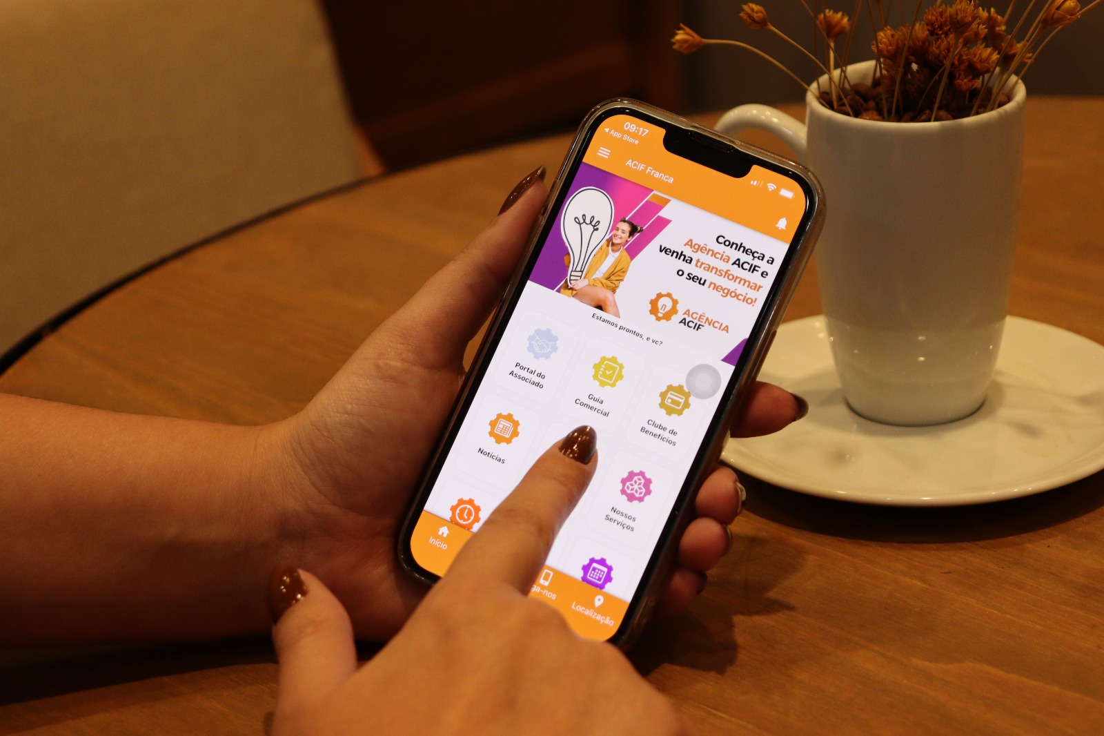 ACIF reúne mural de empregos, consulta ao nome e Clube de Benefícios em app gratuito