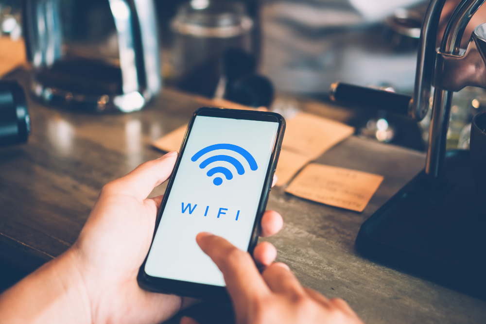 Saiba como conseguir a senha do Wi-Fi do lugar sem ter que pedir para ninguém