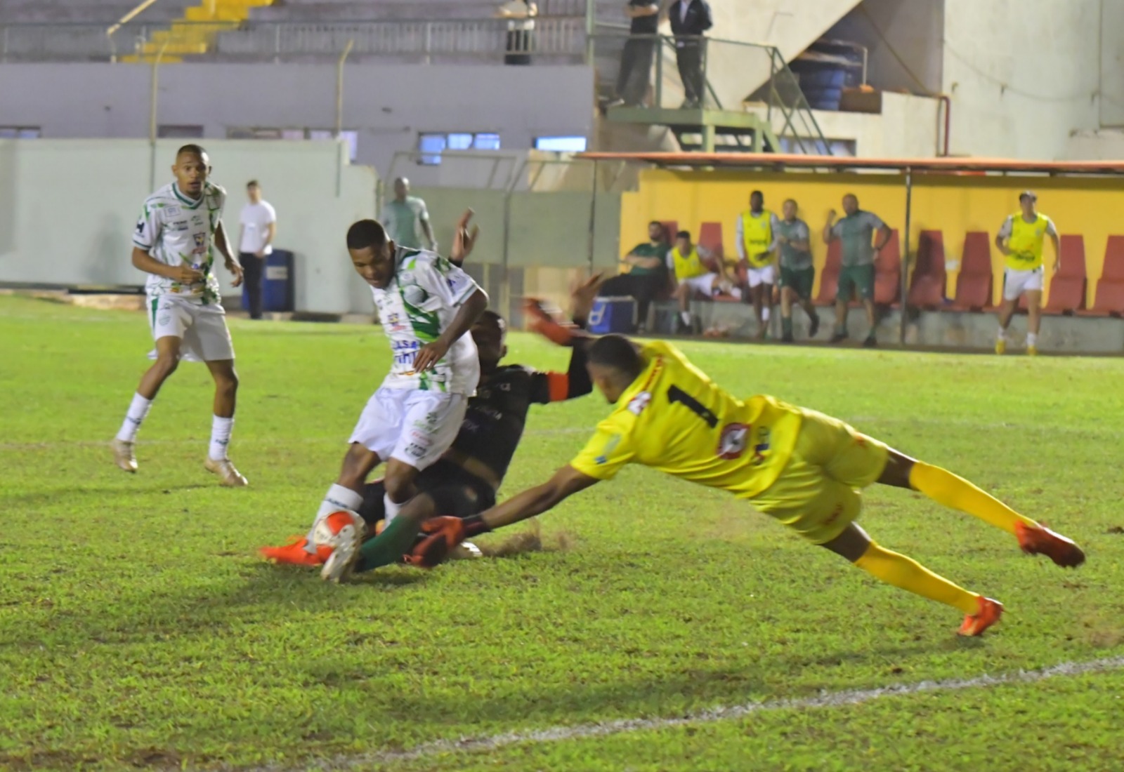 Francana faz sua parte, joga bem e vence fora de casa pela Copa Paulista