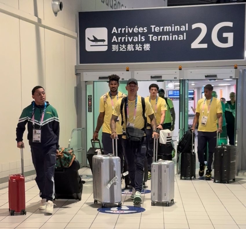Com Lucas Dias, Georginho e Helinho, Seleção Brasileira de Basquete chega a Paris