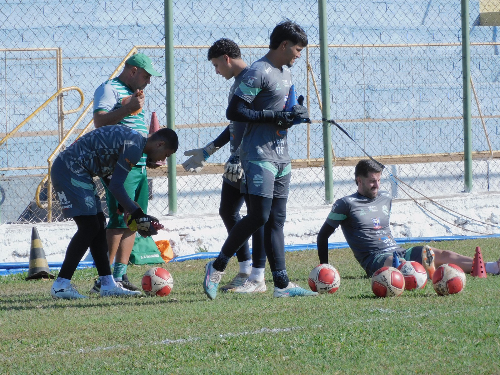 Francana rala sob comando de Wantuil; foco é jogo contra o Atlético Monte Azul