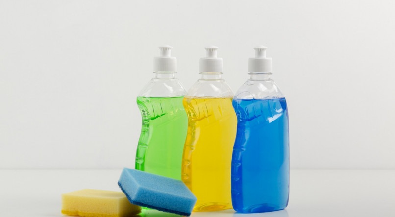Cor do detergente indica usos ideais do produto; conheça as cinco principais