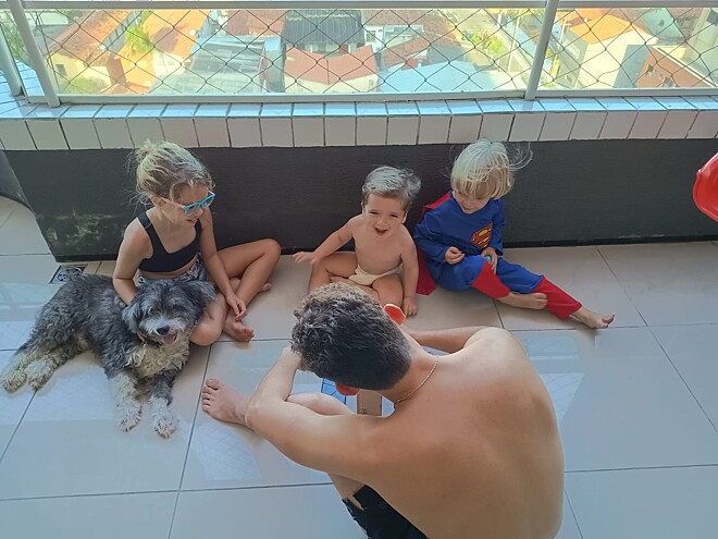 Conheça Dino, cão vira-lata que salvou a vida de uma menina mesmo sem ser adestrado